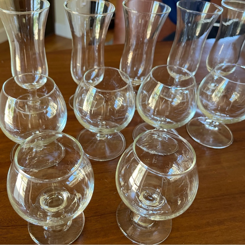 Darling mini wine glasses and flutes perfect condition